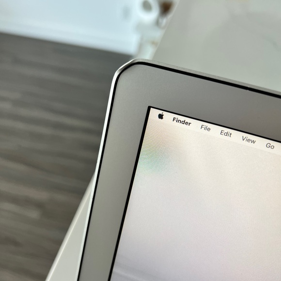 MacBook Air 13-inch Early 2015 - 1.6 GHz Dual Core Intel Core i5-8GB 1600MHz DDR - Picture 3 of 9